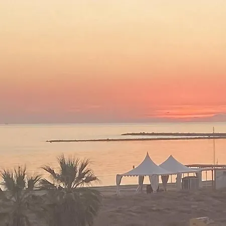 Apartamento A 50 M De La Playa شقة *